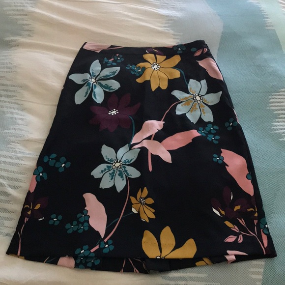Floral print midi-skirt - Picture 1 of 3